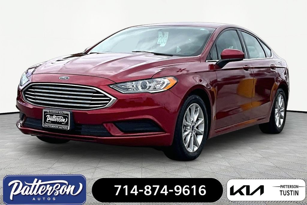 Used 2017 Ford Fusion SE w/ Fusion SE Technology Package FWD image 1