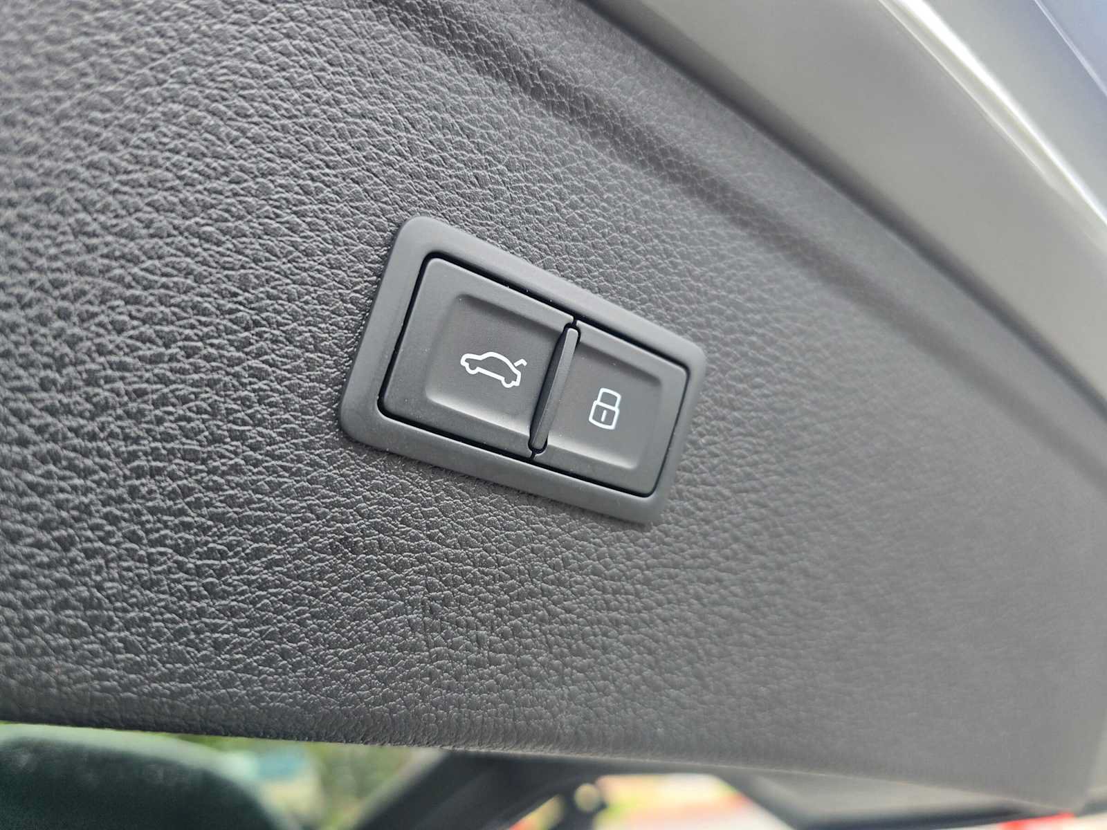 Used 2022 Audi SQ5 Prestige AWD/4WD image 16