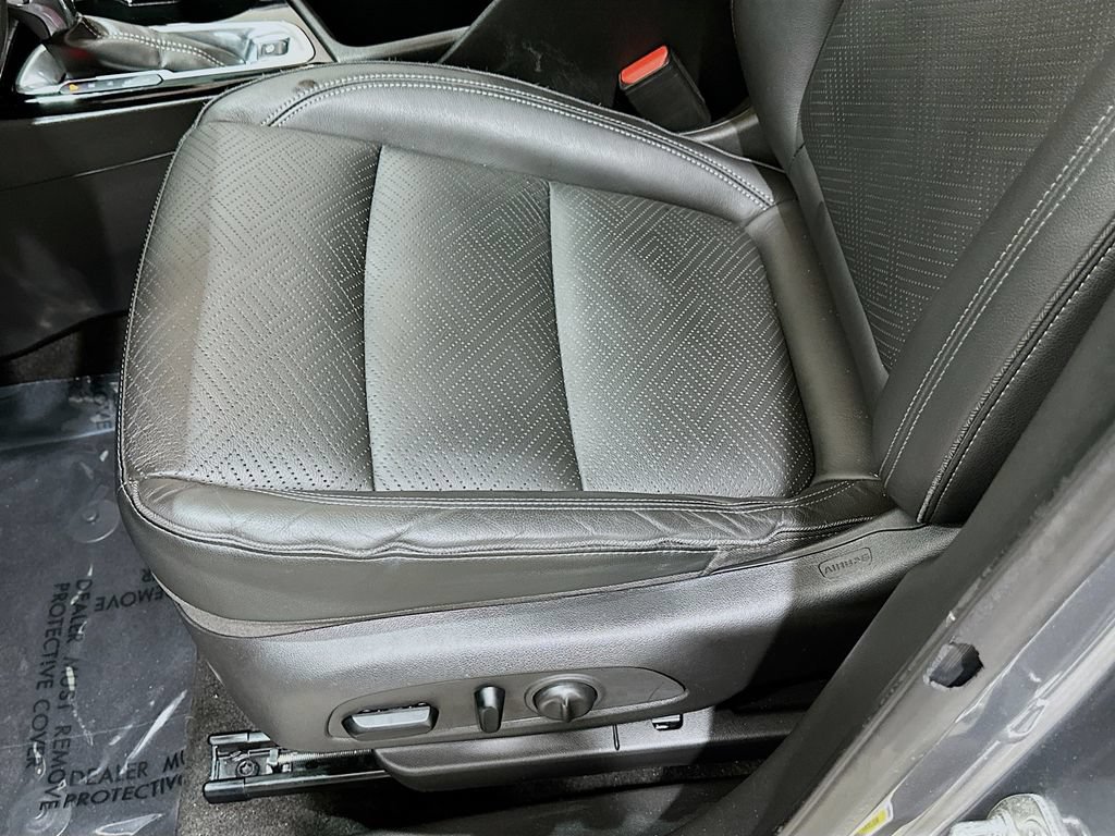 Used 2022 Buick Encore GX Essence FWD image 21