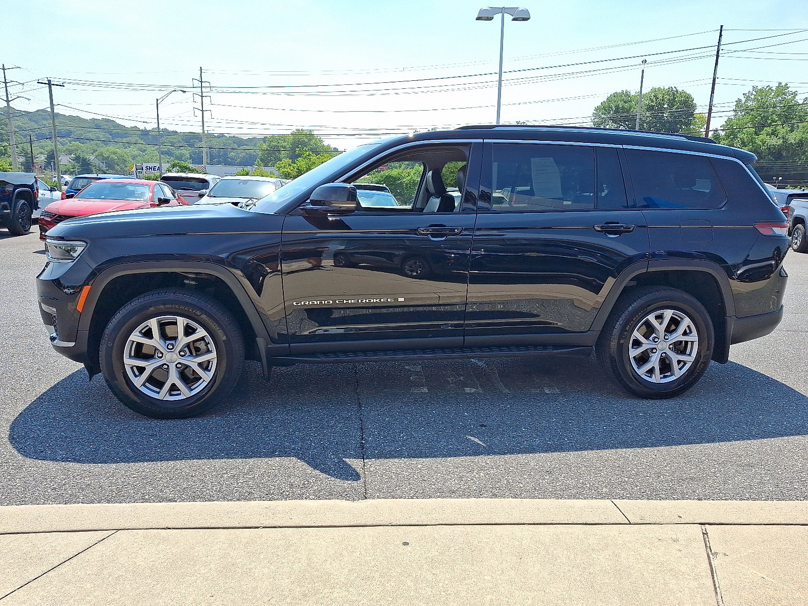 Used 2022 Jeep Grand Cherokee L Limited AWD/4WD image 4