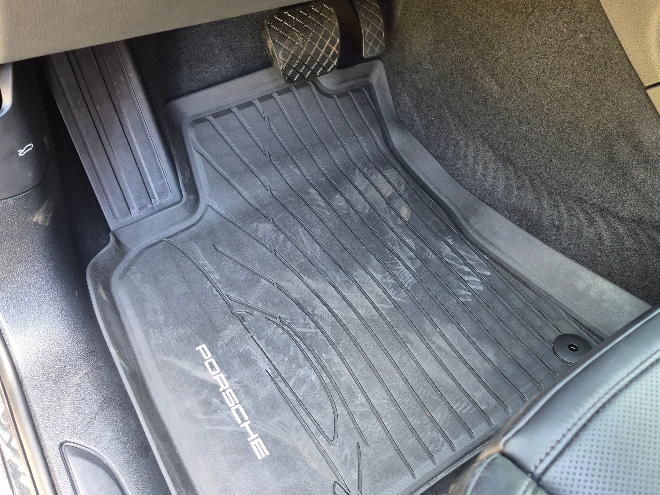 Certified 2026 Porsche Macan AWD/4WD image 7