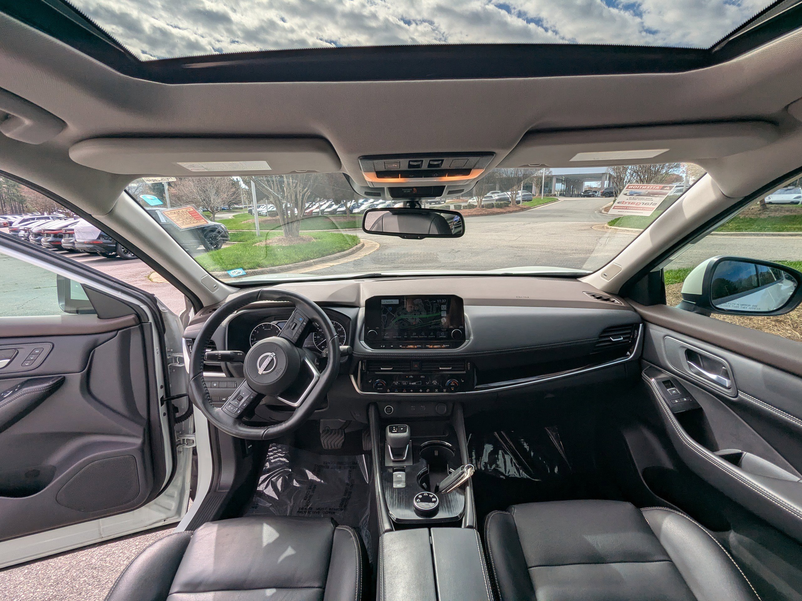 Used 2023 Nissan Rogue SL w/ SL Premium Package image 12