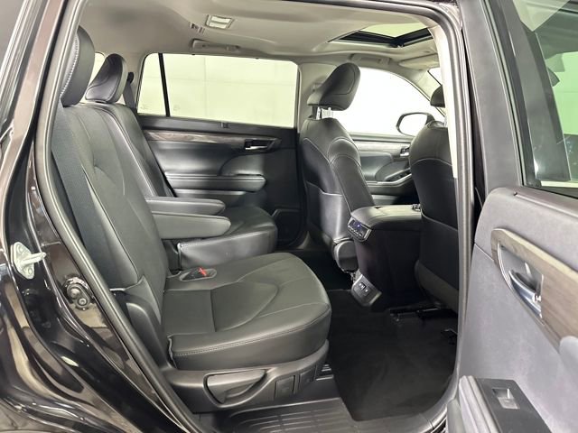 Used 2020 Toyota Highlander Limited image 27