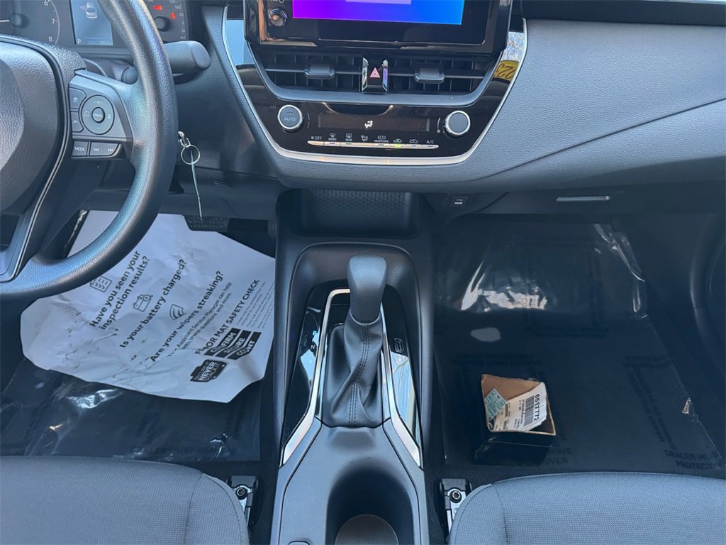 Used 2025 Toyota Corolla LE image 11