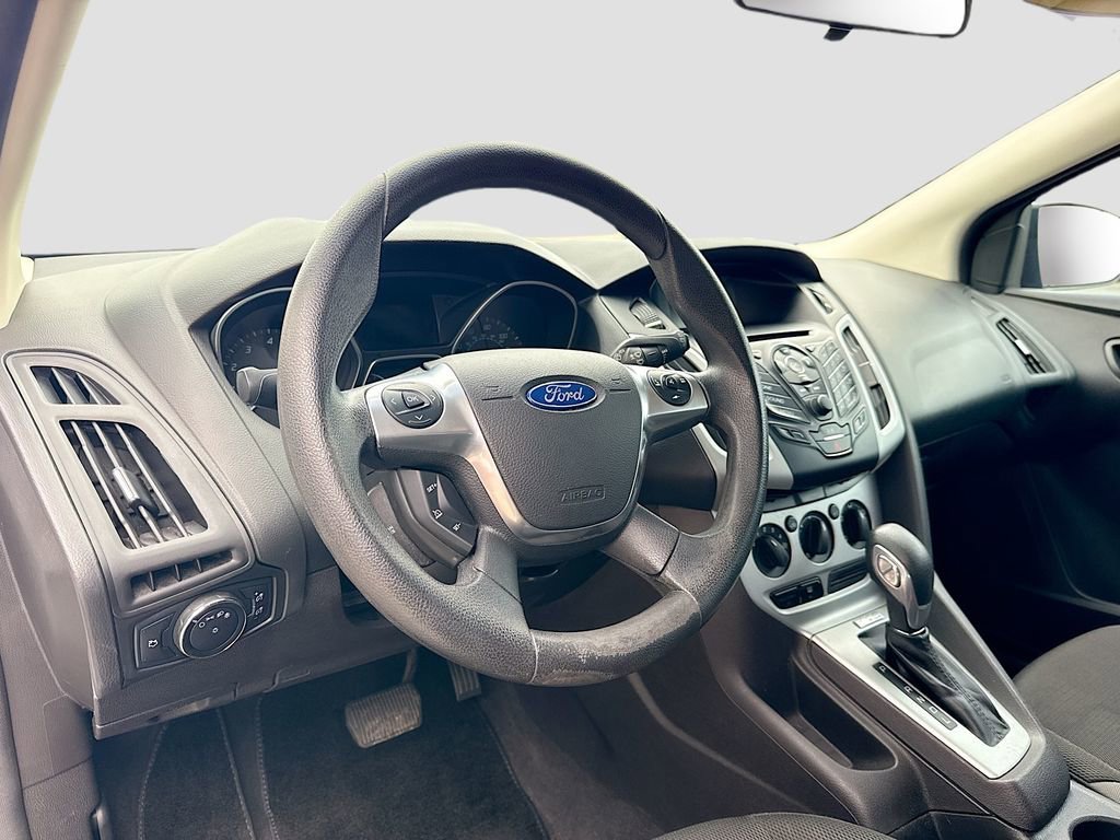 Used 2014 Ford Focus SE FWD image 9