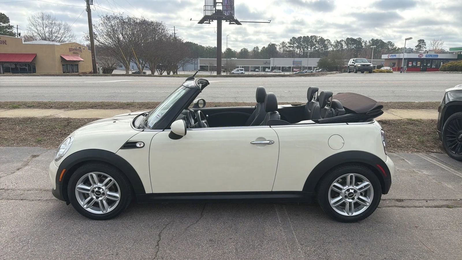 Used 2013 MINI Cooper Convertible image 2