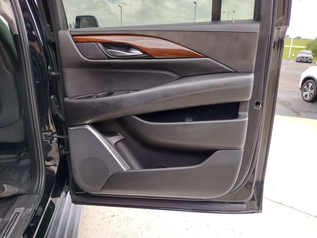 Used 2019 Cadillac Escalade ESV Luxury AWD/4WD image 27