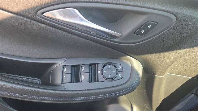 Used 2025 Buick Encore GX Sport Touring image 23