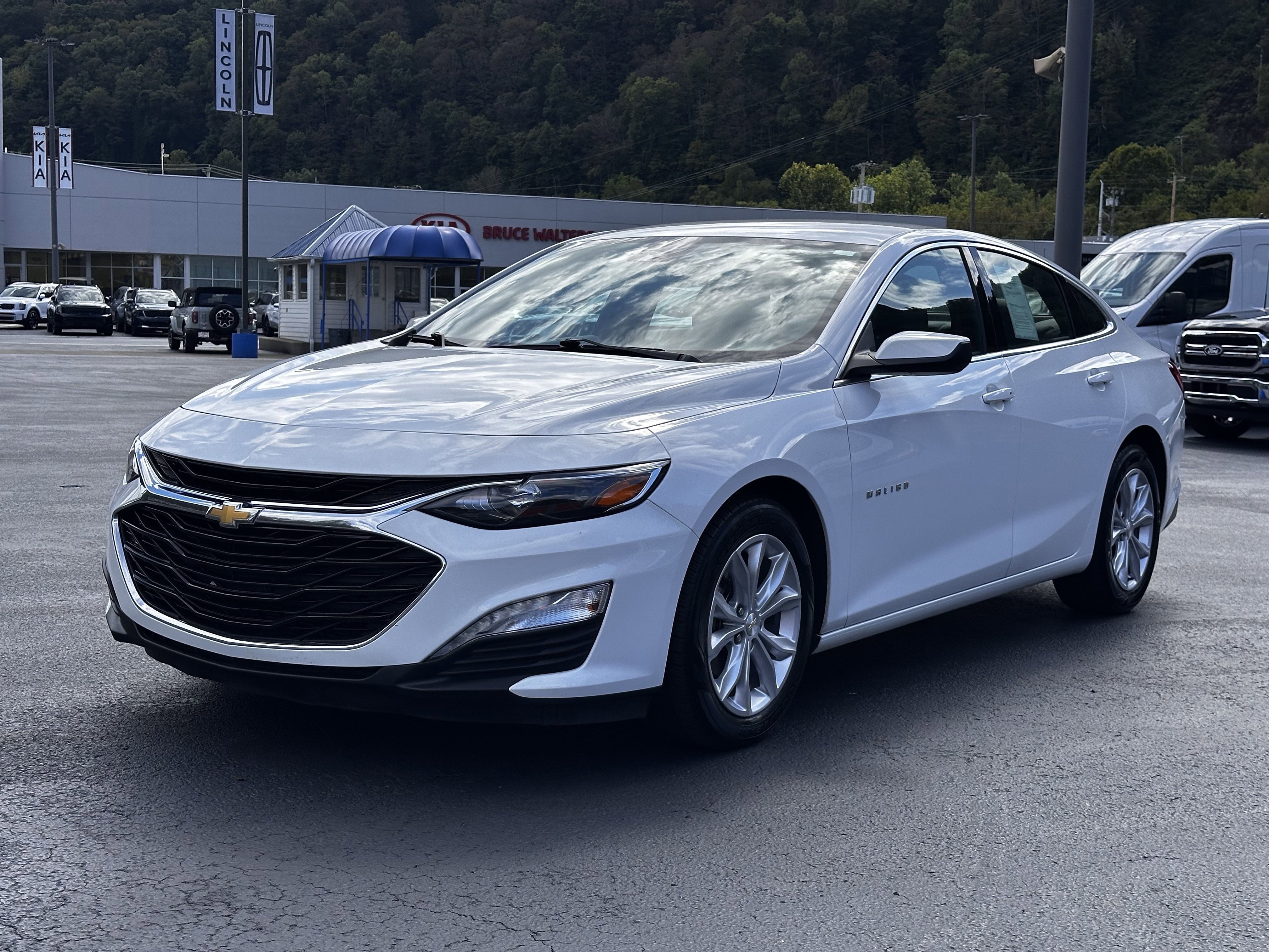 Used 2024 Chevrolet Malibu LS w/ Driver Confidence Package image 2