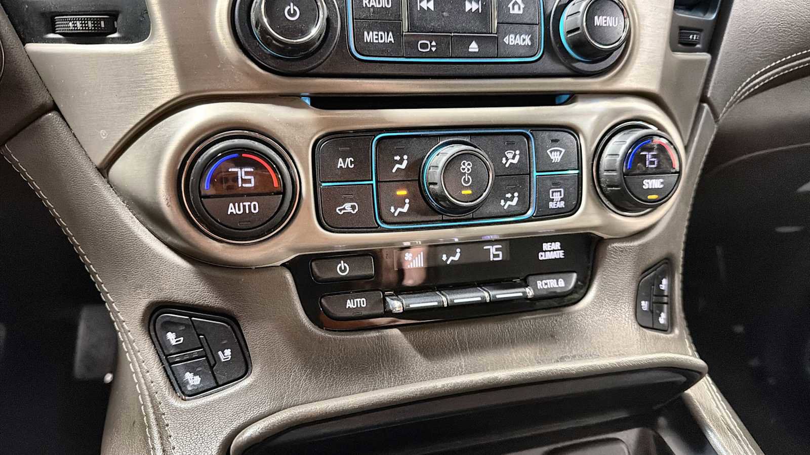 Used 2017 GMC Yukon Denali AWD/4WD image 21