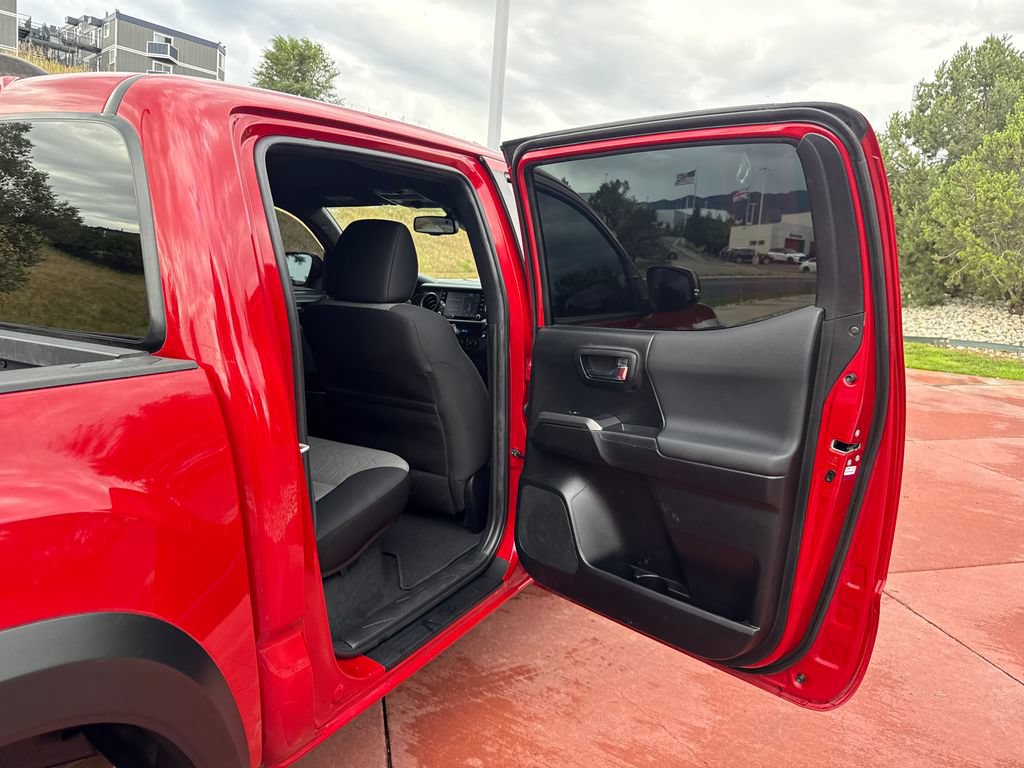 Used 2022 Toyota Tacoma TRD Off-Road AWD/4WD image 20