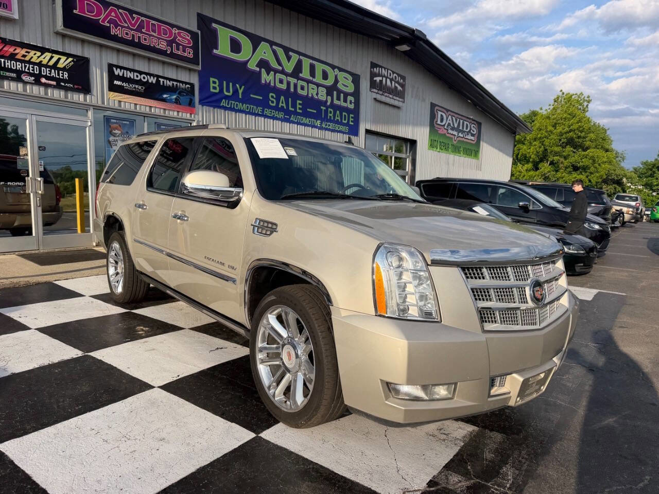 Used 2013 Cadillac Escalade ESV Platinum AWD/4WD image 4
