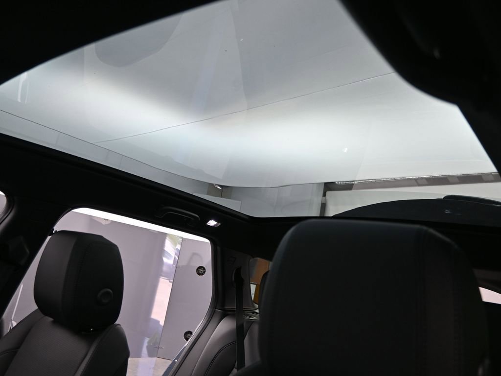 Used 2025 Land Rover Discovery Sport Dynamic SE image 28