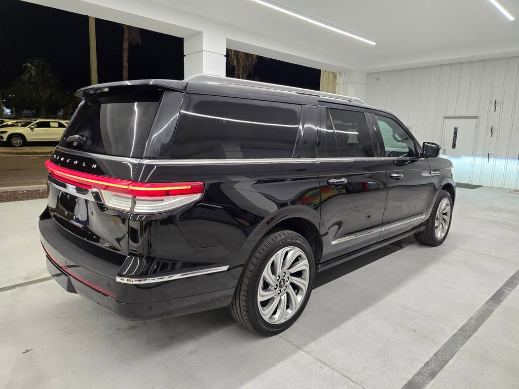 Used 2023 Lincoln Navigator L Reserve RWD image 6