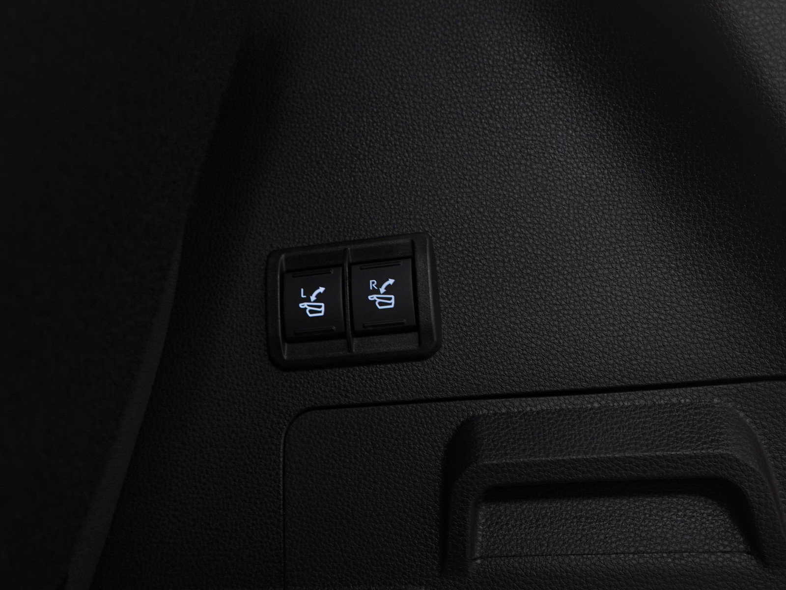 Used 2025 Toyota Sequoia 4WD image 11