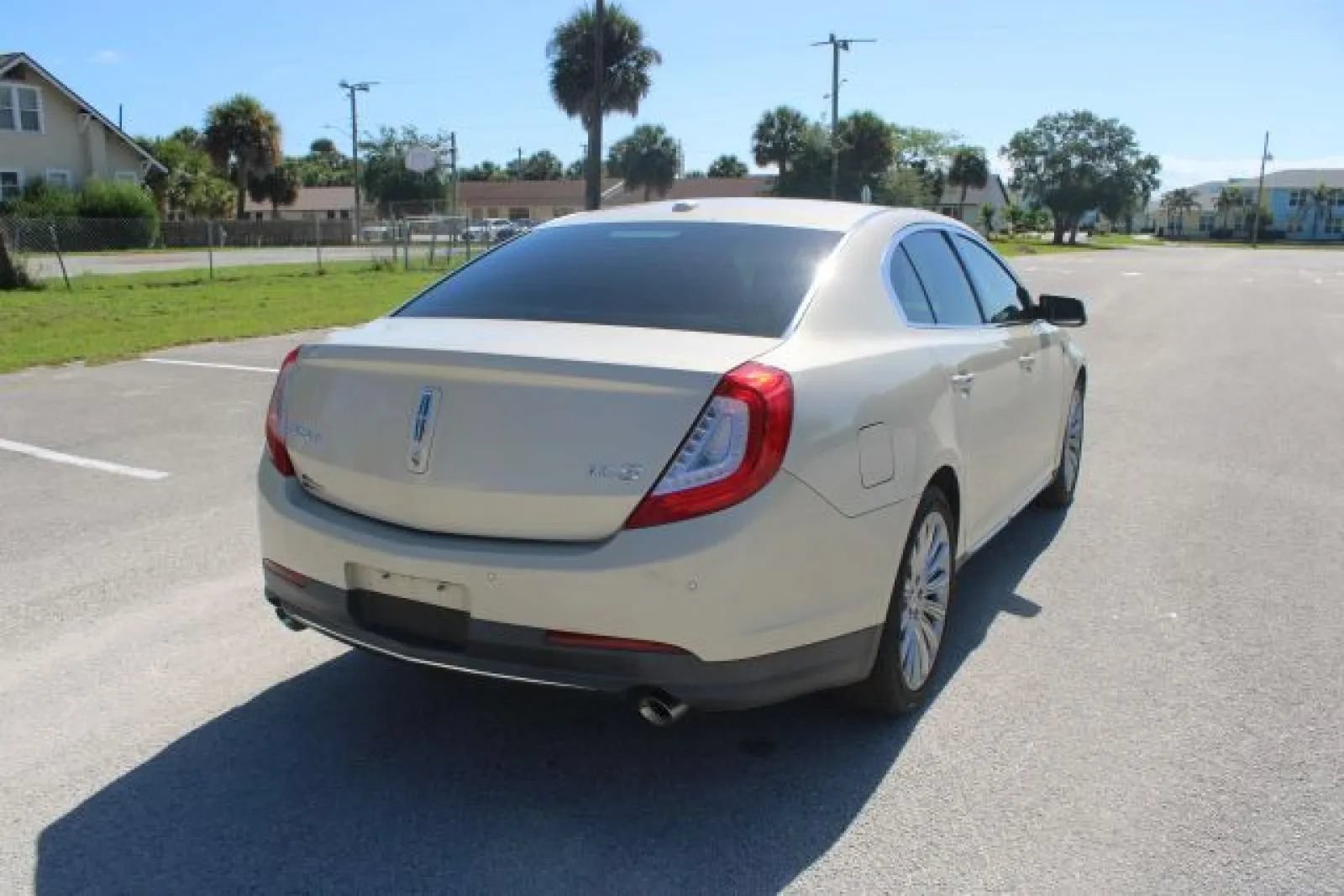 Used 2014 Lincoln MKS w/ Equipment Group 101A FWD image 30