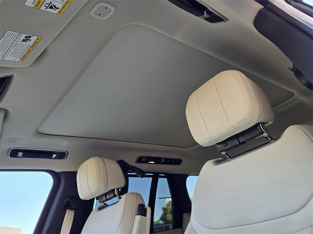 New 2025 Land Rover Range Rover SE image 15