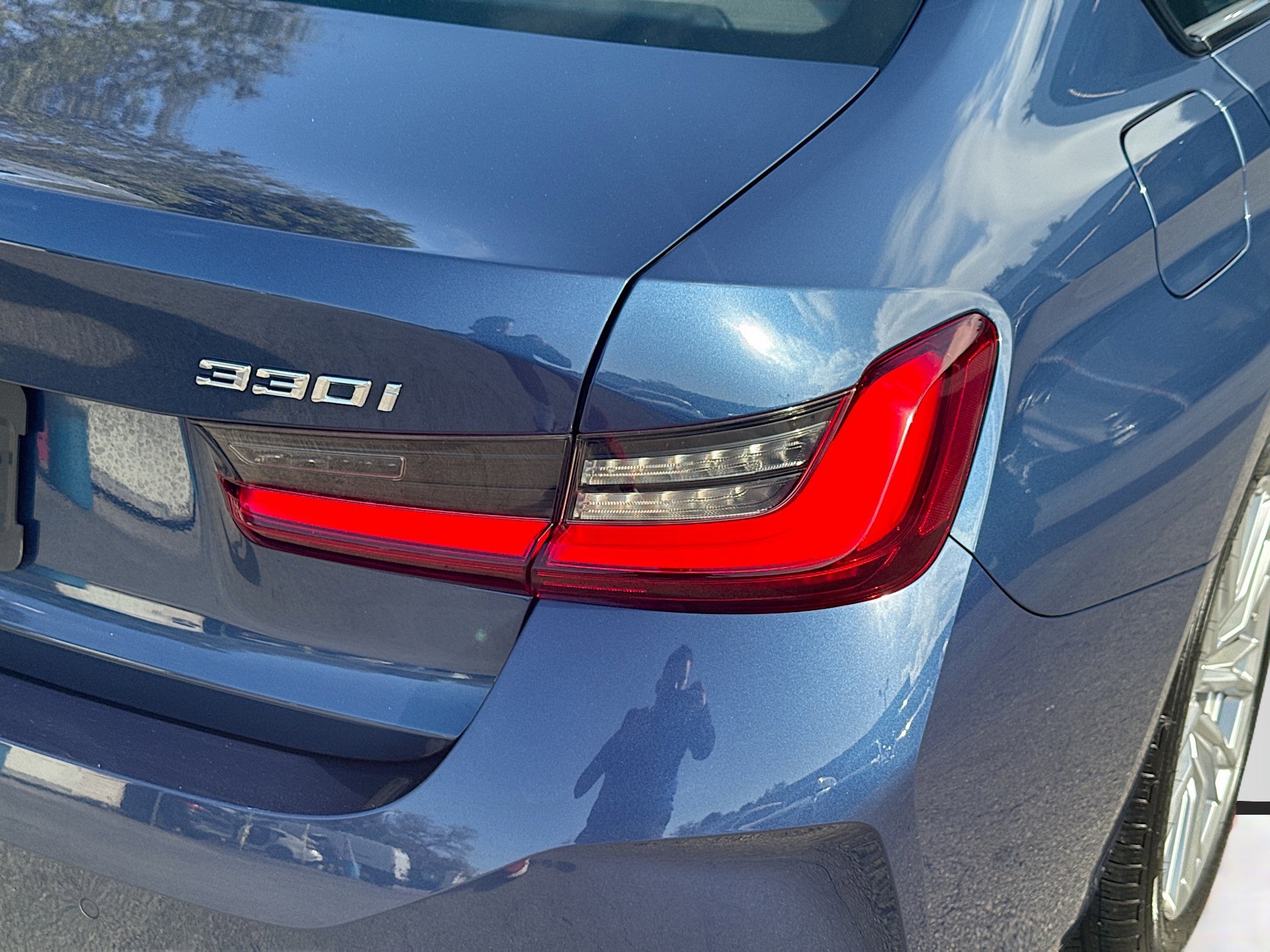 Used 2023 BMW 330i Sedan w/ Driving Assistance Package image 28