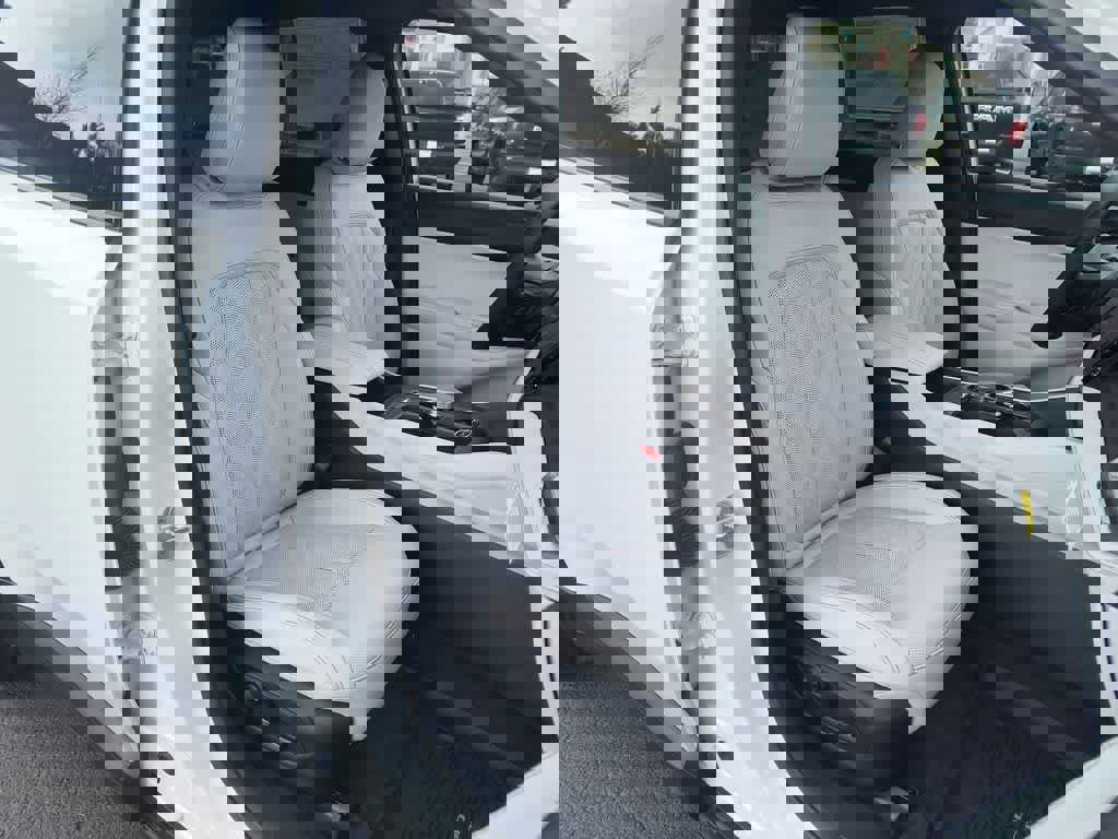 New 2026 Jeep Cherokee Overland w/ Trailer Tow Group image 25