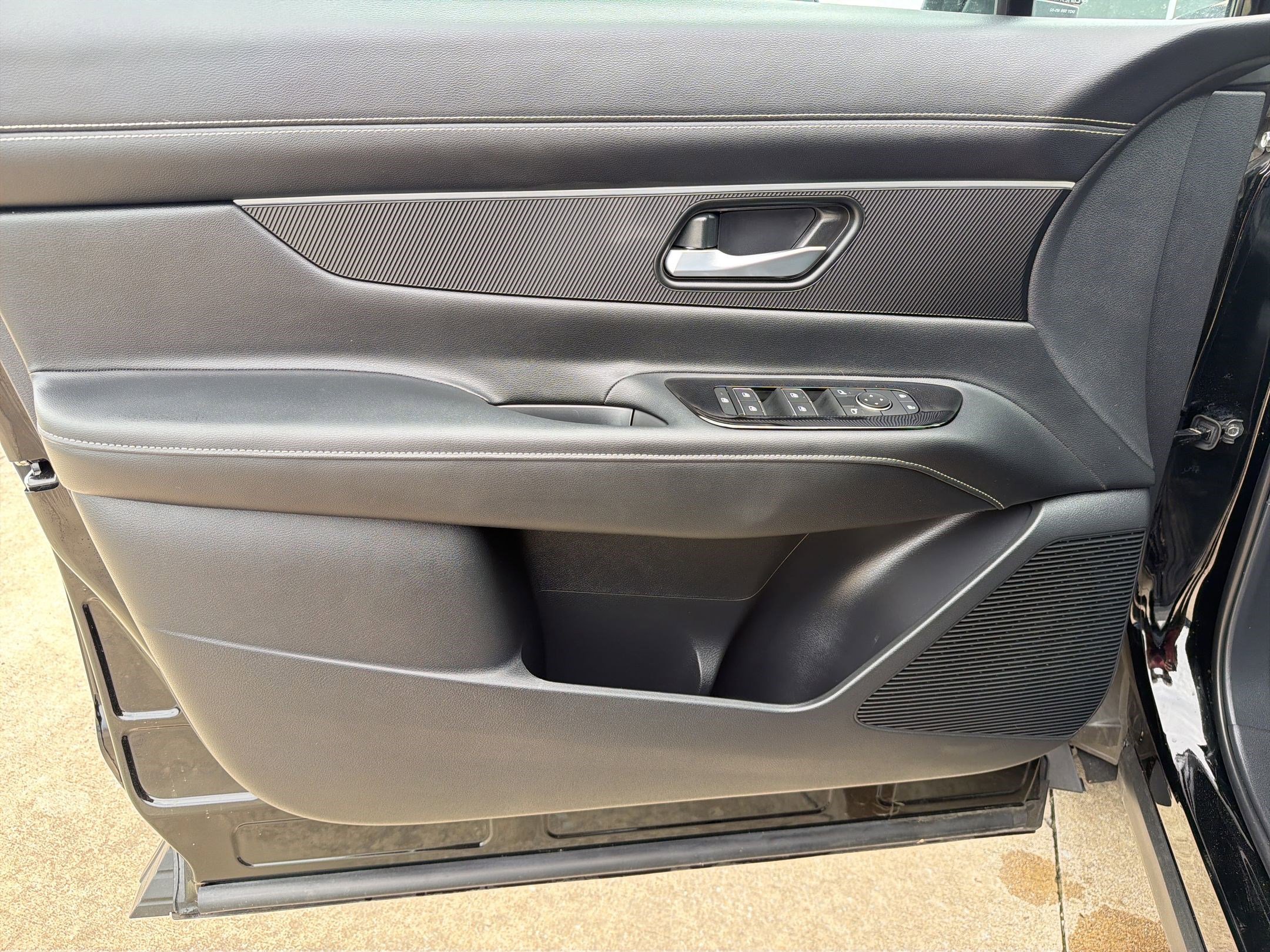 Used 2025 Nissan Murano SV FWD image 13