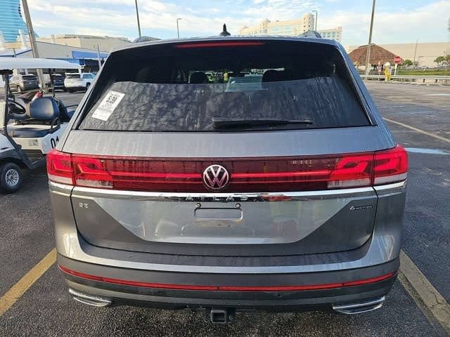 Used 2025 Volkswagen Atlas SE AWD/4WD image 5