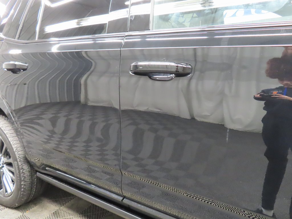 Used 2026 Cadillac Escalade Platinum Sport w/ LPO, Floor Liner Package AWD/4WD image 33