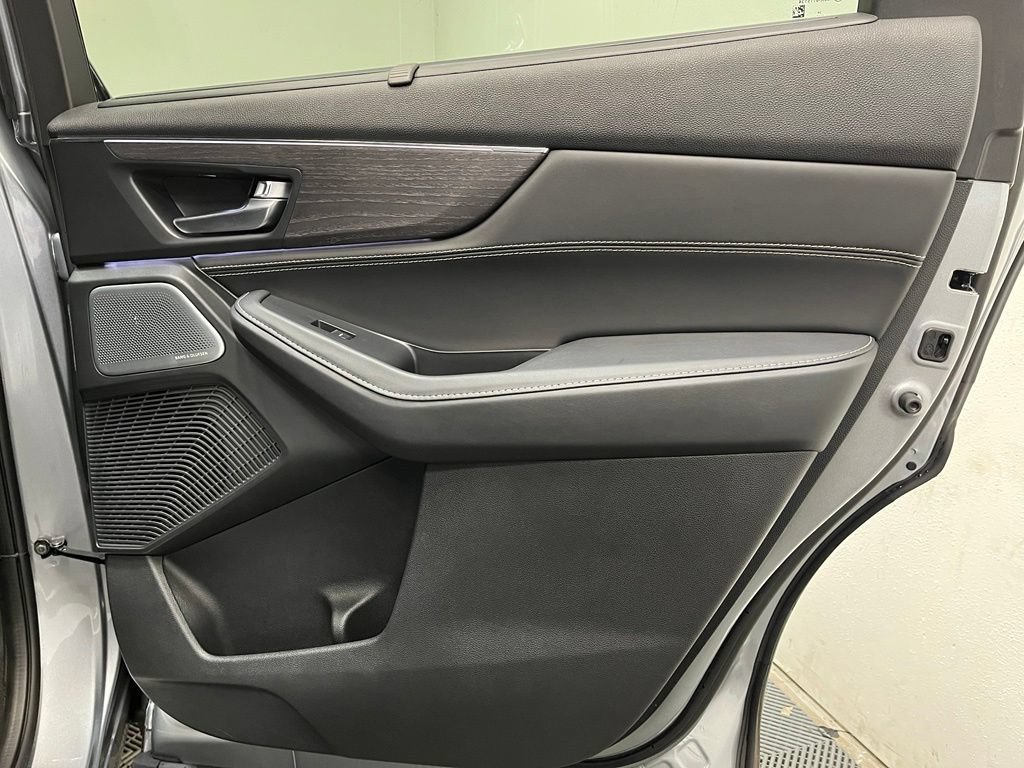 Certified 2025 Acura MDX SH-AWD w/ Advance Package image 18