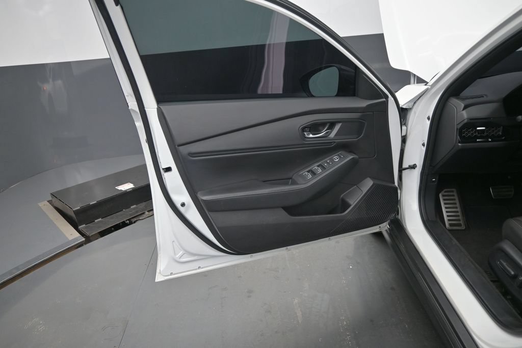 Used 2023 Honda Accord Sport image 12