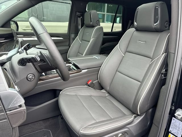 Used 2025 Cadillac Escalade Premium Luxury AWD/4WD image 13