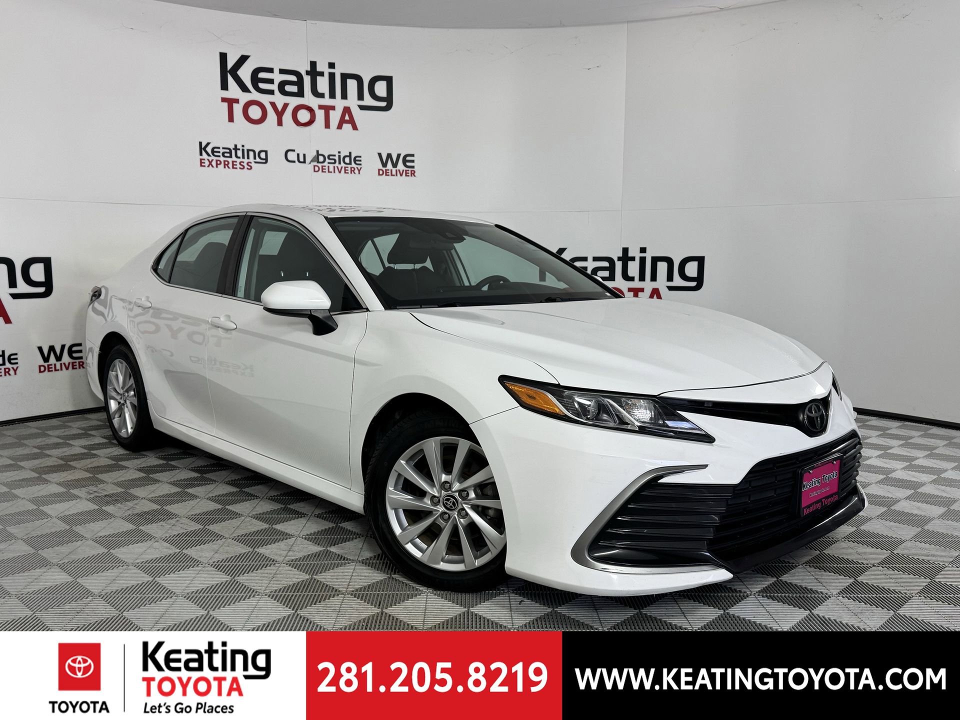 Used 2021 Toyota Camry LE image 2