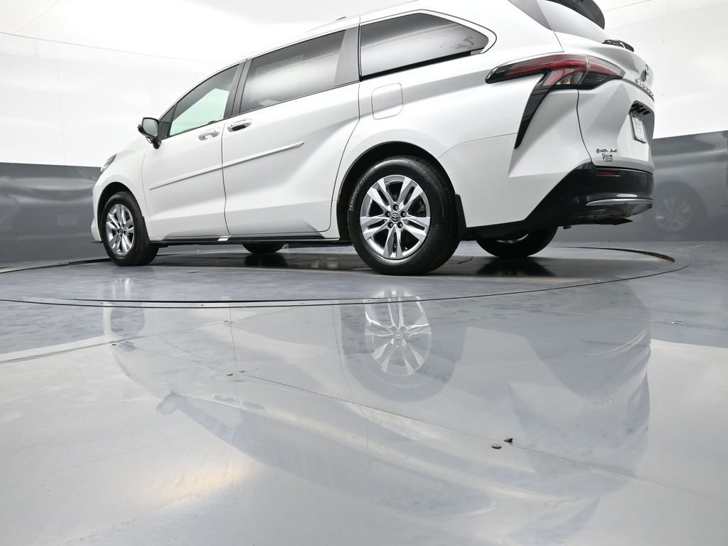 Certified 2025 Toyota Sienna Limited AWD/4WD image 34