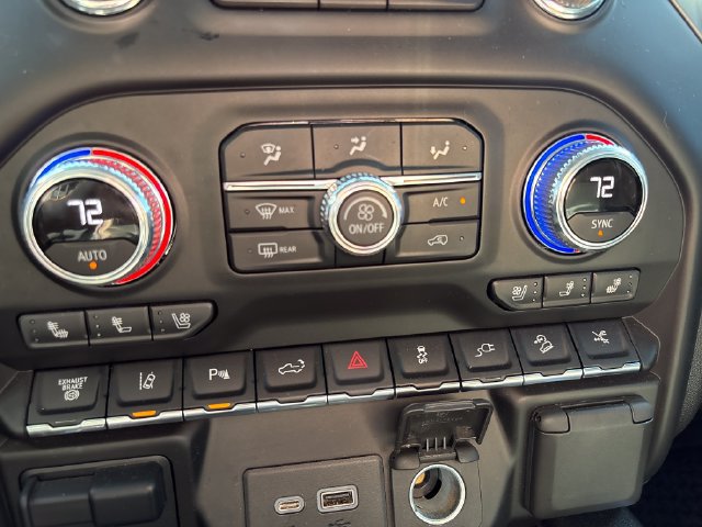 Used 2022 GMC Sierra 3500 Denali w/ Denali Black Diamond Edition AWD/4WD image 25
