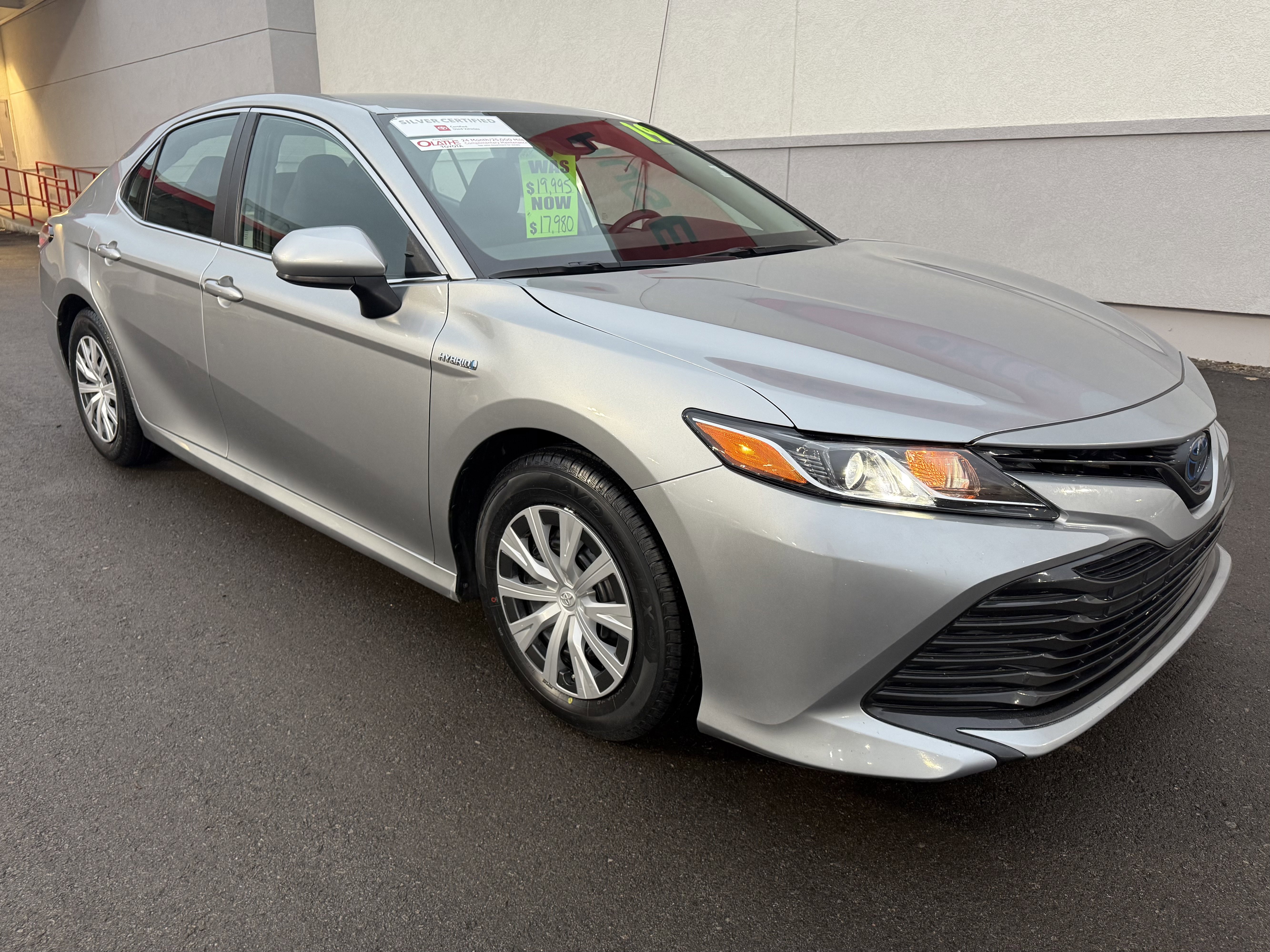 Certified 2019 Toyota Camry LE image 4