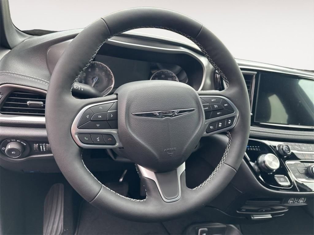 New 2025 Chrysler Pacifica Select w/ Uconnect Theater Family Group image 13