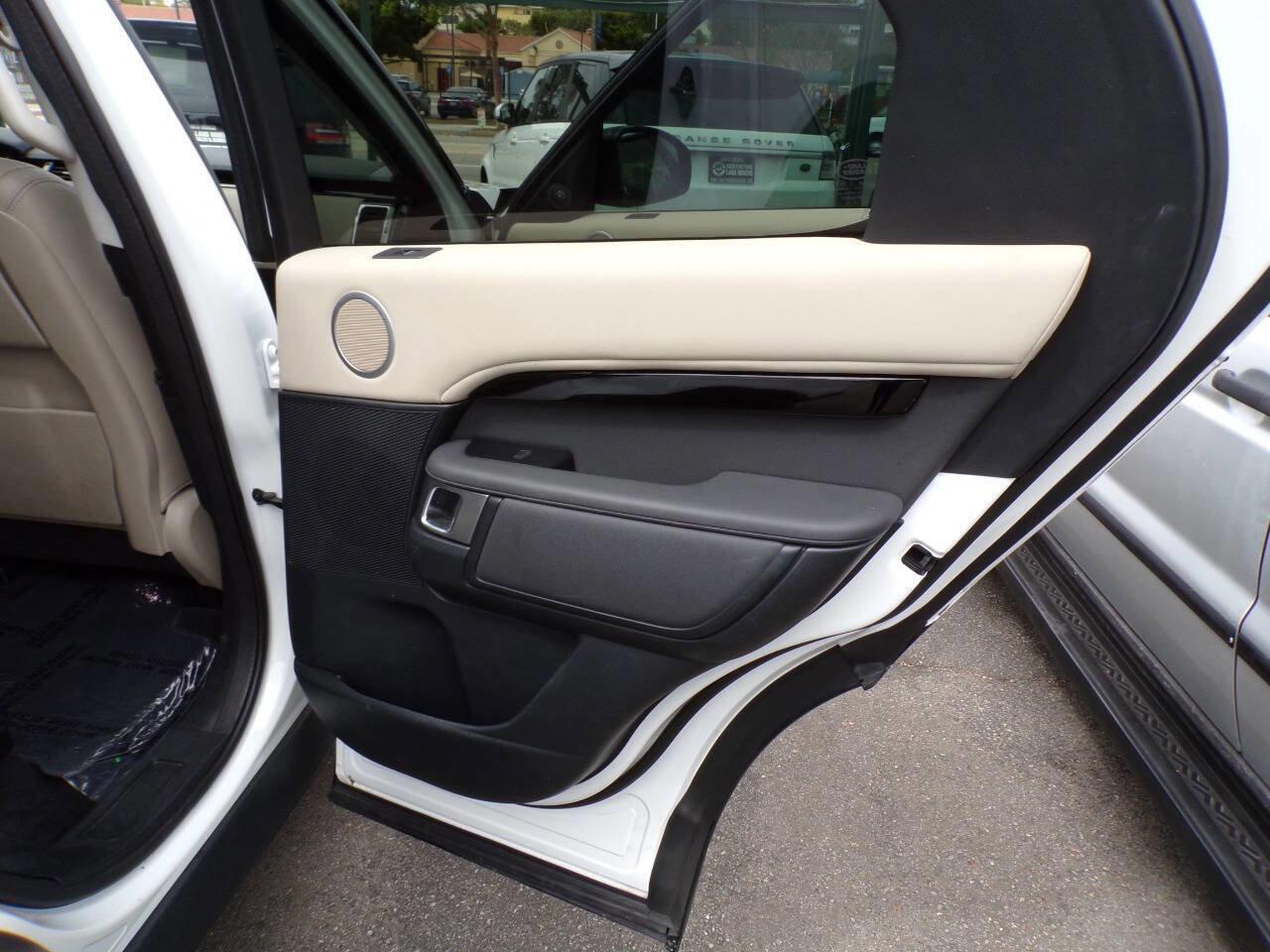 Used 2020 Land Rover Discovery SE AWD/4WD image 12