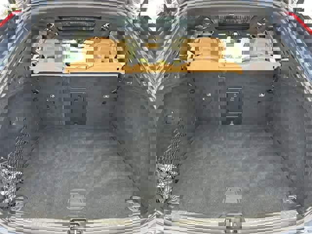 Used 2023 Volvo XC60 T8 Ultimate w/ Climate Package image 27