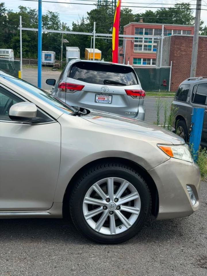 Used 2014 Toyota Camry XLE w/ Leather Package FWD image 15