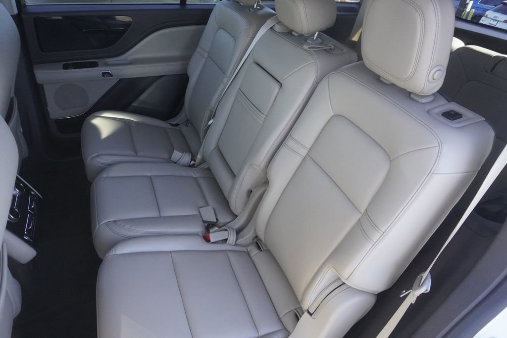 Used 2020 Lincoln Aviator AWD image 30
