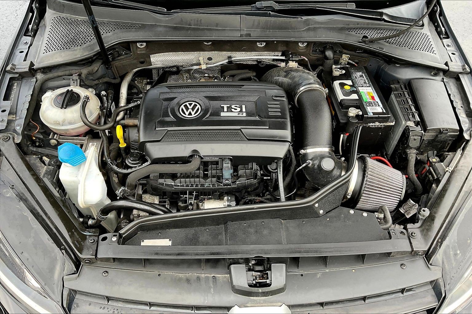 Used 2016 Volkswagen Golf R 4-Door AWD/4WD image 28