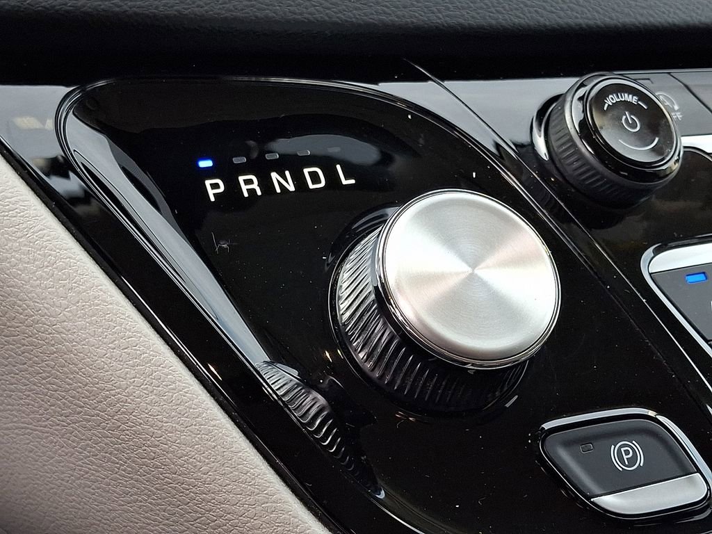 Used 2024 Chrysler Pacifica Touring-L image 14