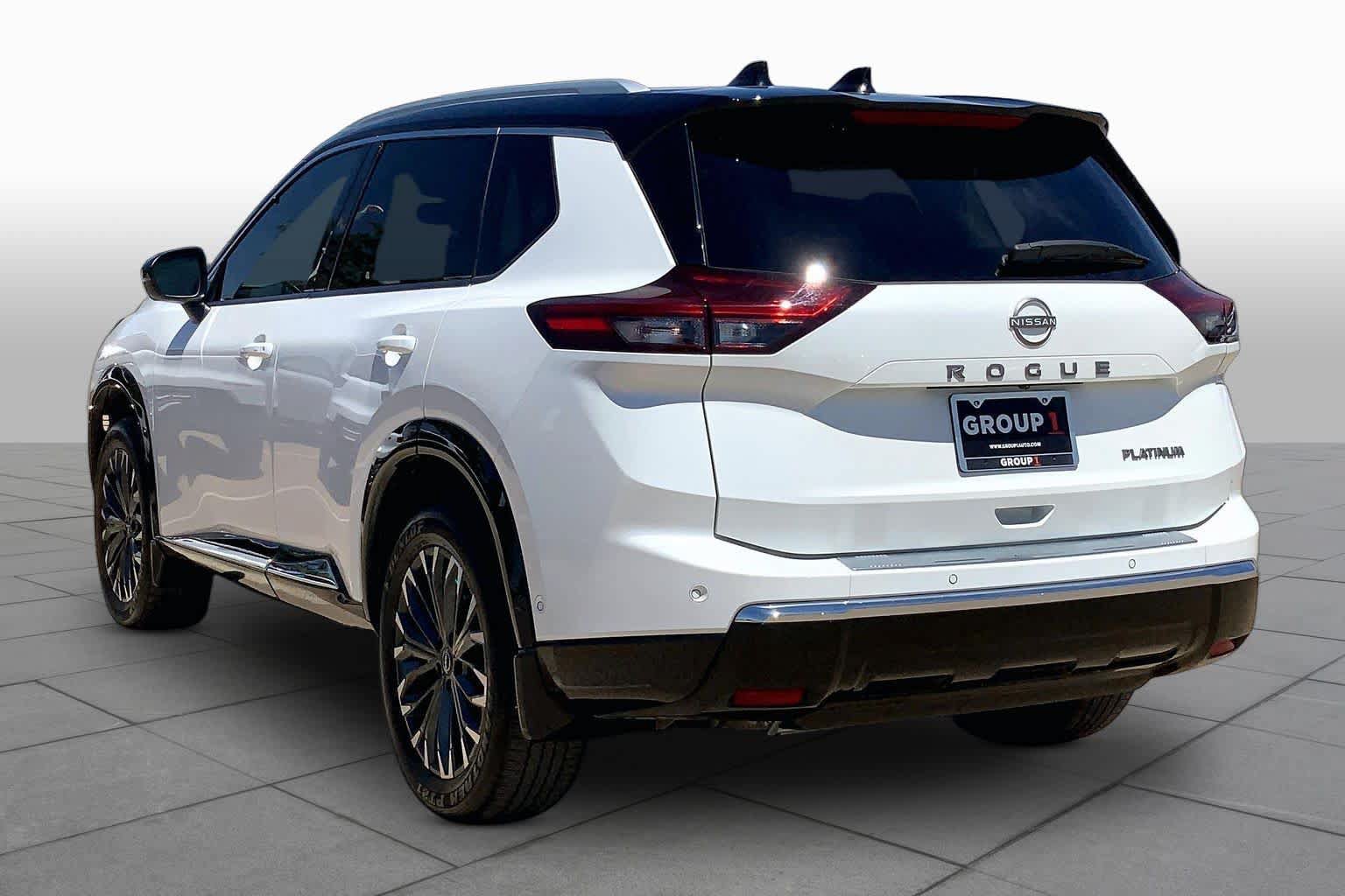 Used 2025 Nissan Rogue Platinum w/ Tech Package FWD image 12