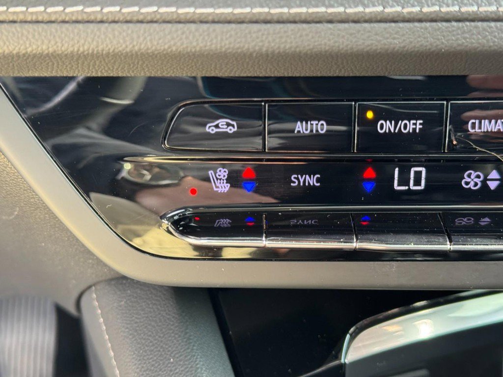 Used 2023 Buick Envision Avenir image 22