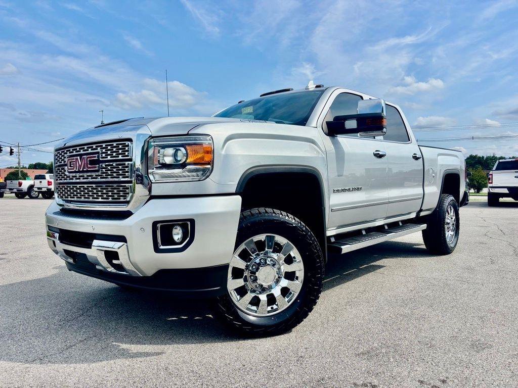 Used 2019 GMC Sierra 2500 Denali w/ Duramax Plus Package AWD/4WD image 2