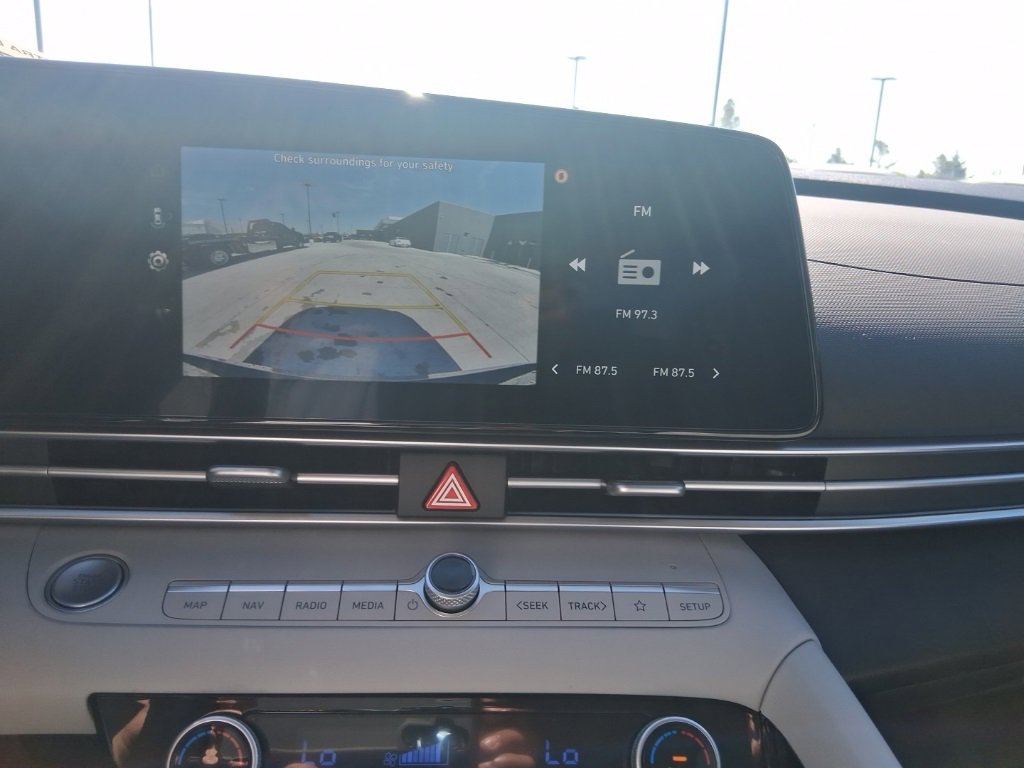 New 2025 Hyundai Elantra Limited image 24