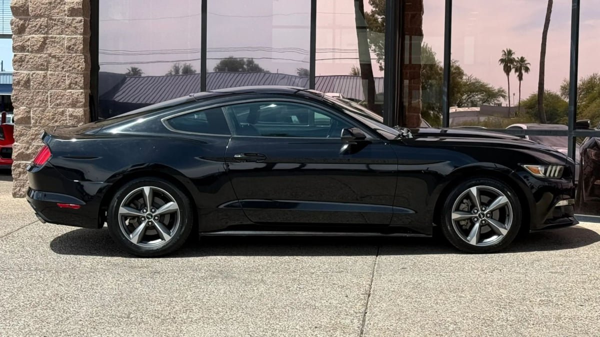 Used 2016 Ford Mustang Coupe RWD image 14