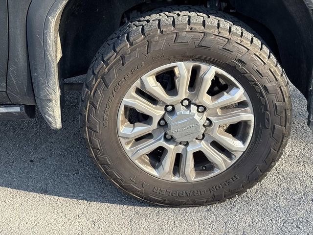 Used 2023 GMC Sierra 3500 Denali w/ Denali Ultimate Package image 9