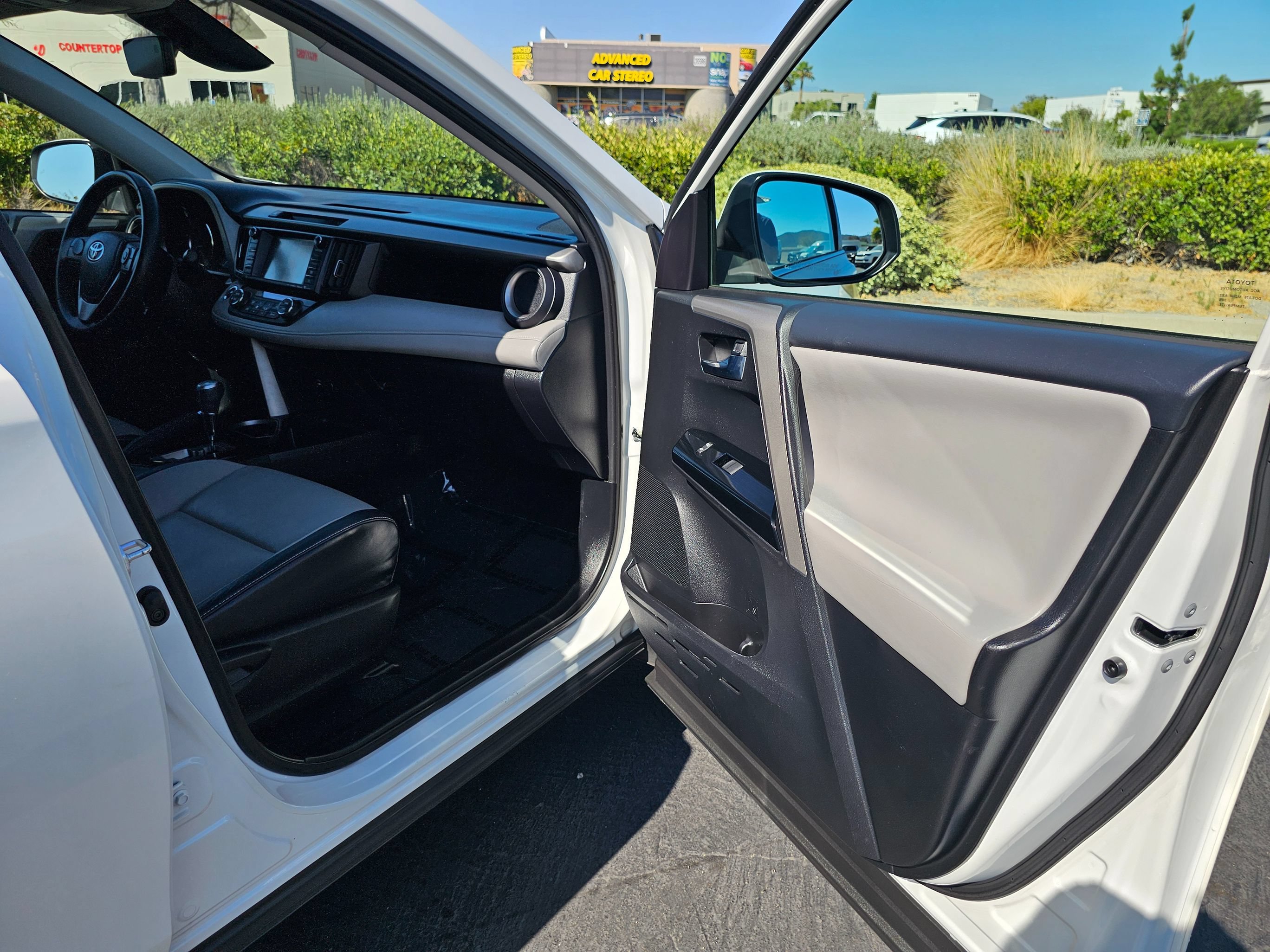 Used 2018 Toyota RAV4 Limited w/ Advanced Technology Package FWD image 31