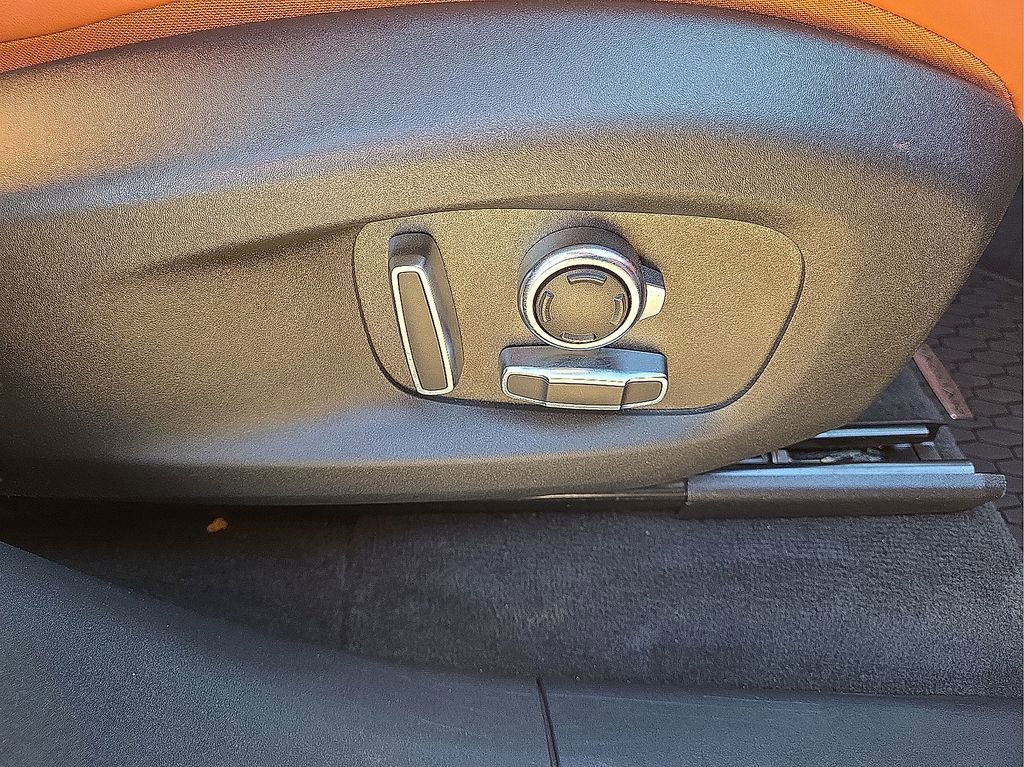 Used 2023 Jaguar F-PACE SVR image 13