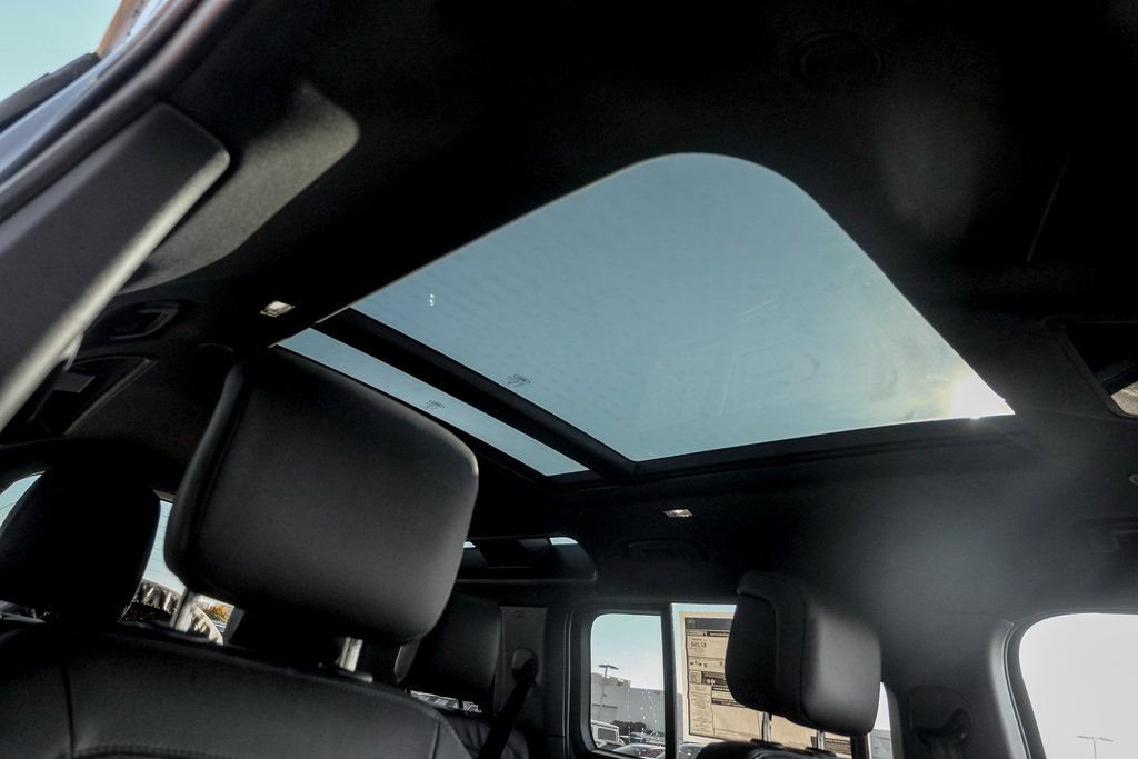 Used 2025 Land Rover Defender 110 S image 24