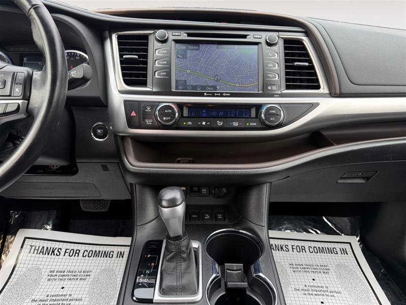 Used 2017 Toyota Highlander XLE AWD/4WD image 13